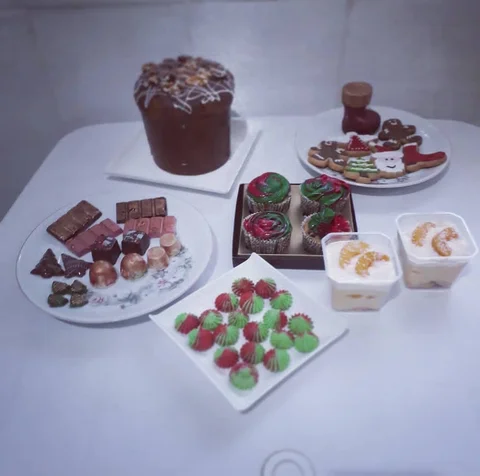 Post de antes do curso, doces em mesa lisa sem cenário construído